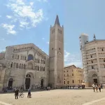 Luxury 1 Al Duomo Di * Parma