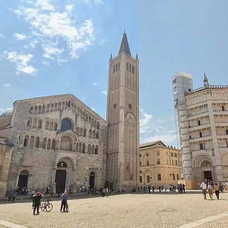 Luxury 1 Al Duomo Di * Parma